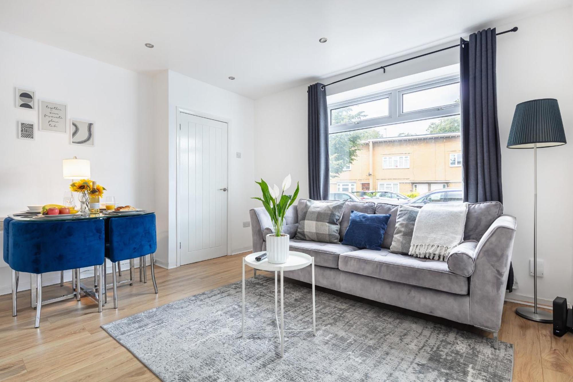 Holiday home Gem - 2 Bed House, 6 Mins From Liverpool Street, Shops & Restaurants