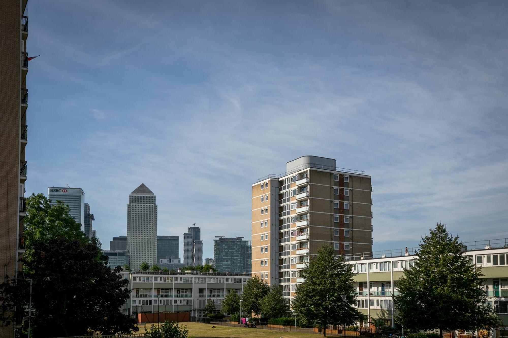 3br Off A13 , Sleeps 6, 2mins To Langdon Dlr,free Parking Londres