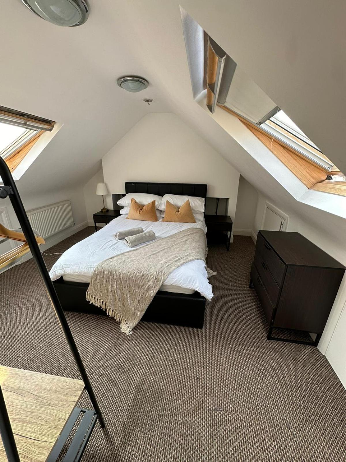 & Cozy 3br - High Chair - Free Parking Londra