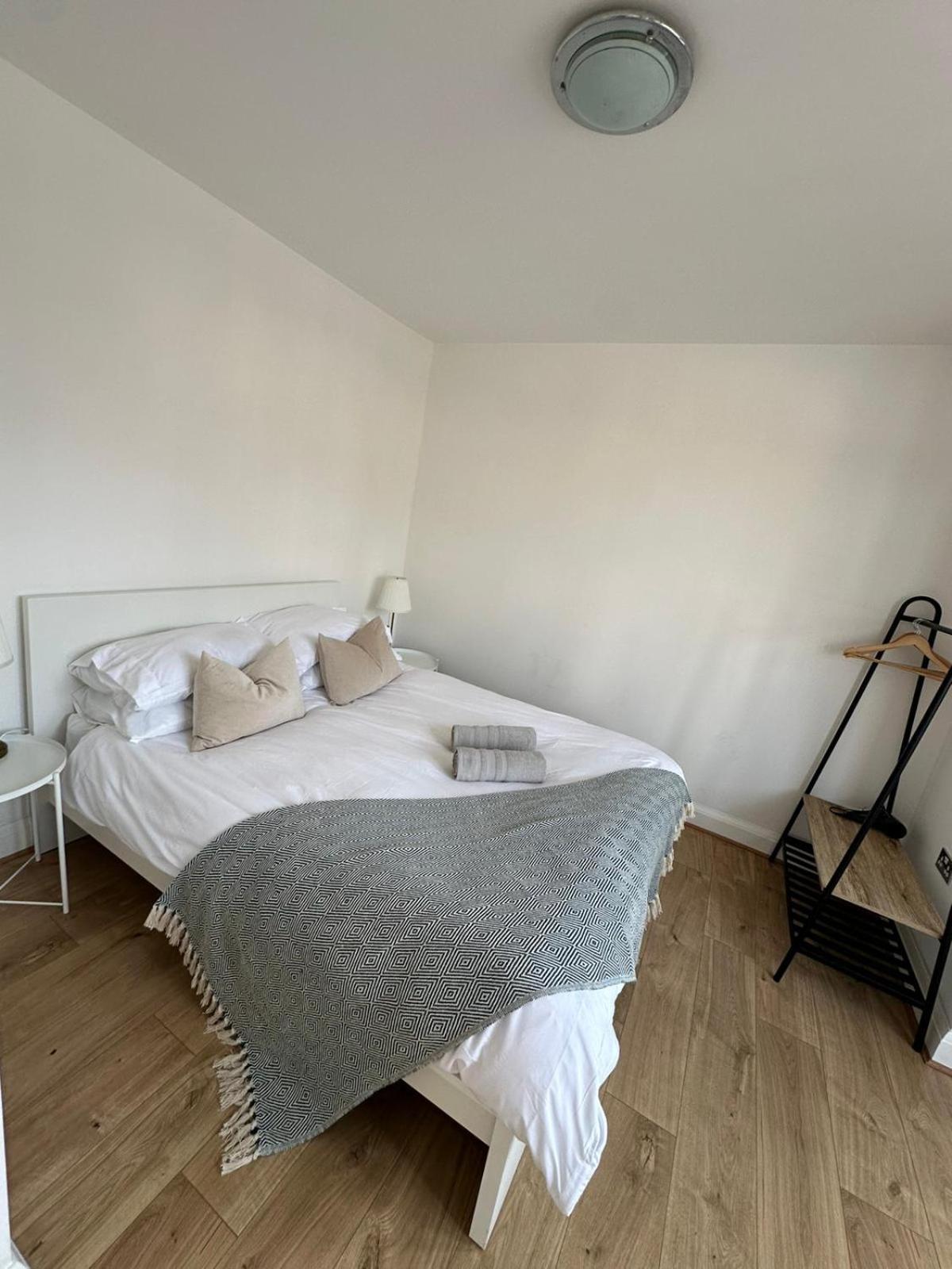 & Cozy 3br - High Chair - Free Parking Lägenhet *