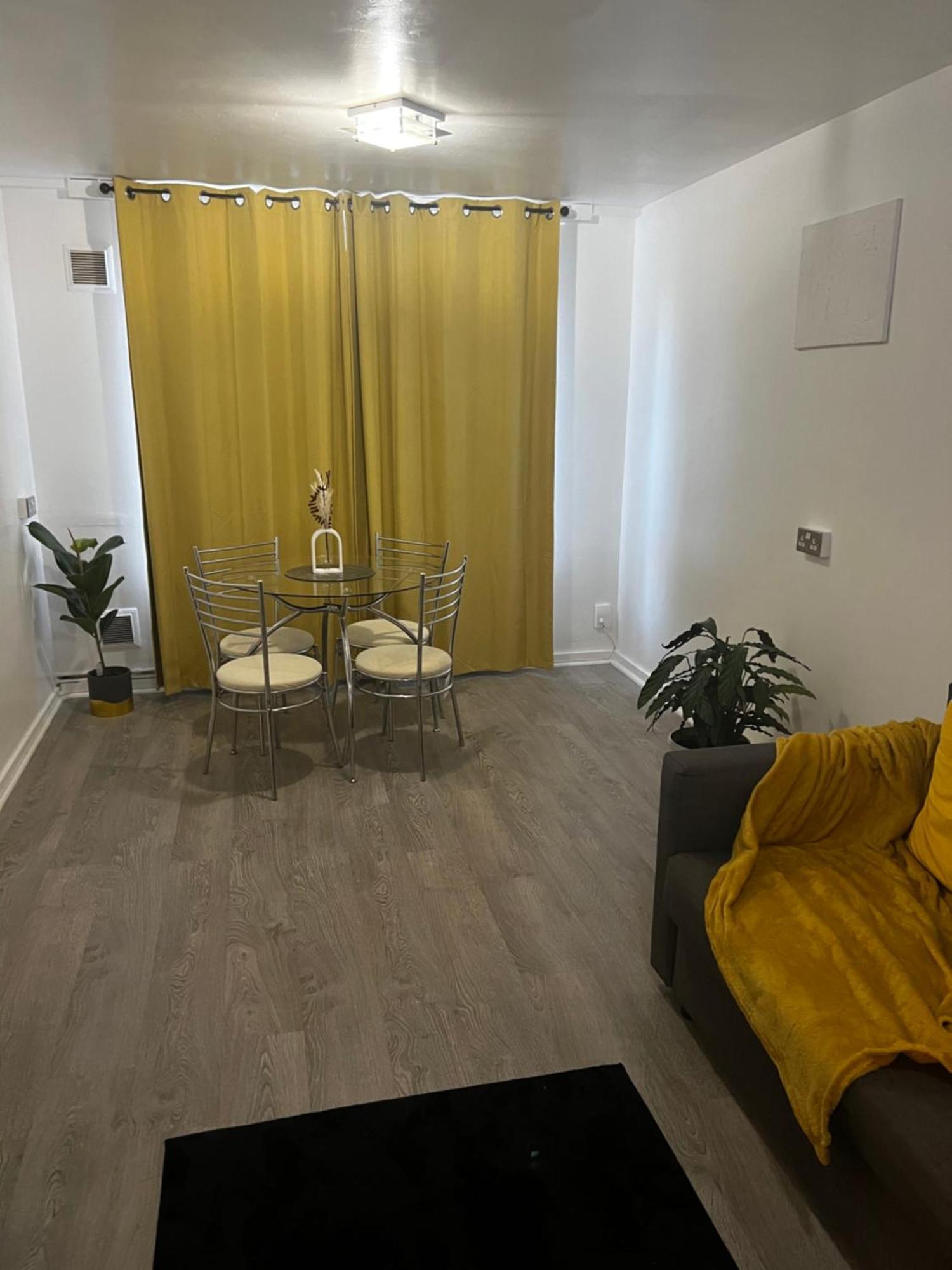 Stylish Near Excel London- Sleeps 4! * Londra