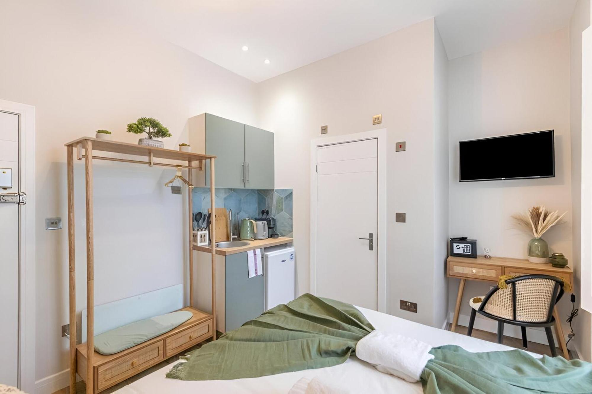 Bright And Airy With Minimalist Charm Lejlighed *