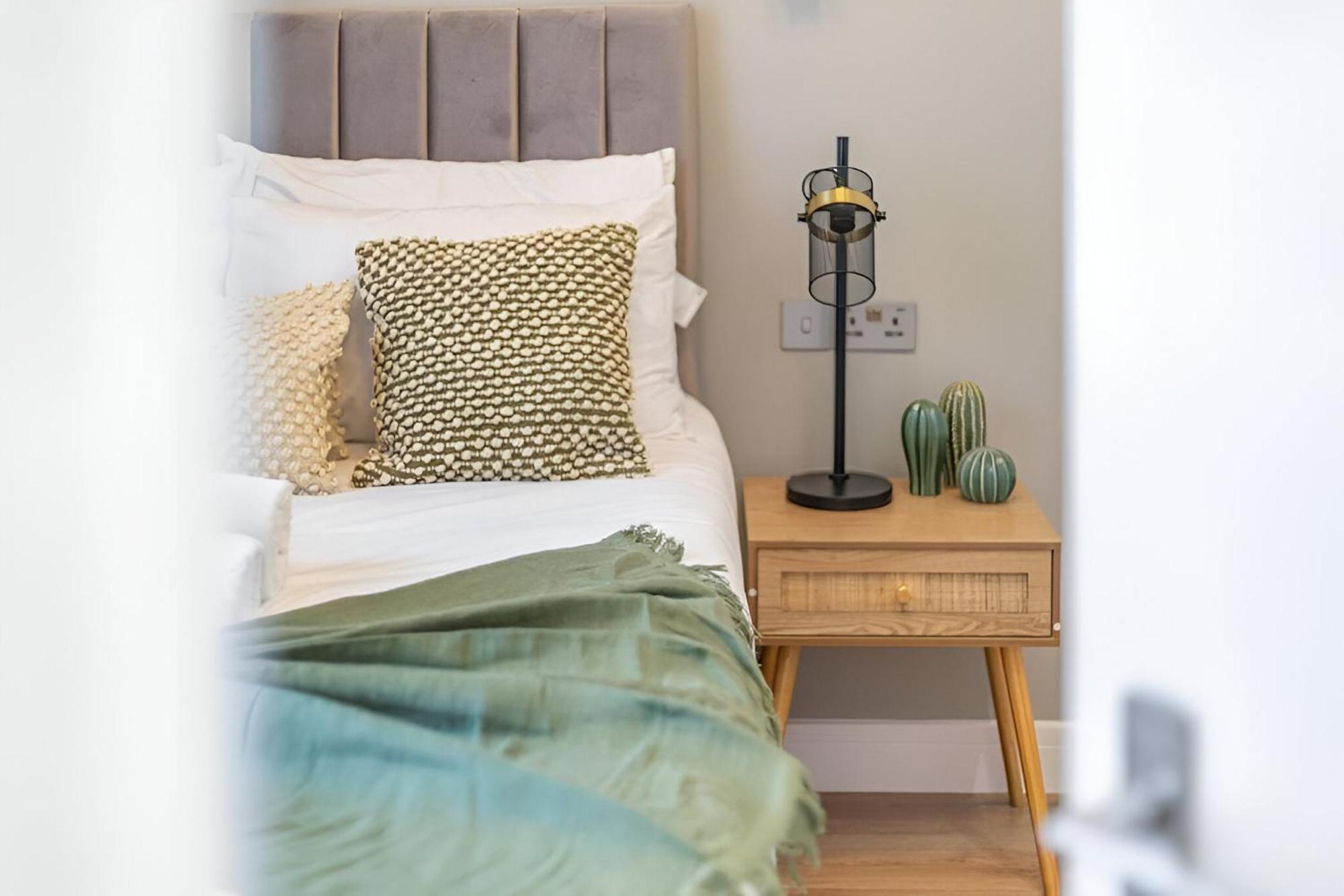 Lejlighed Bright And Airy With Minimalist Charm London