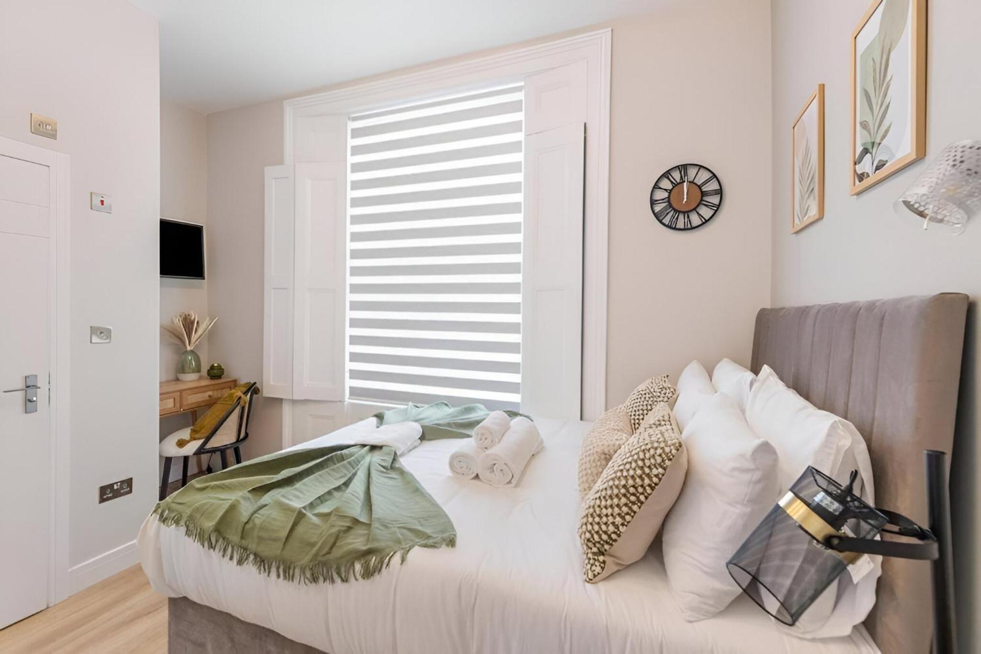 Bright And Airy With Minimalist Charm Lejlighed *