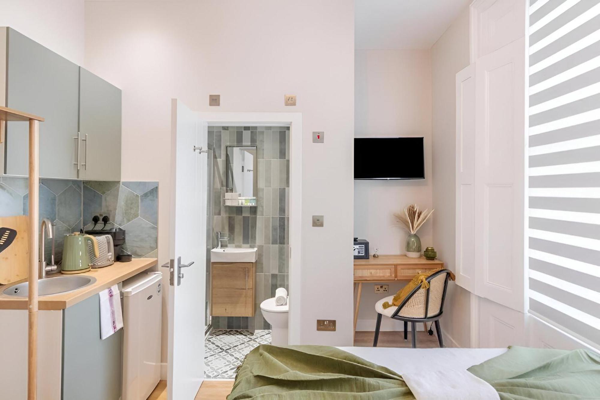 Bright And Airy With Minimalist Charm Lejlighed