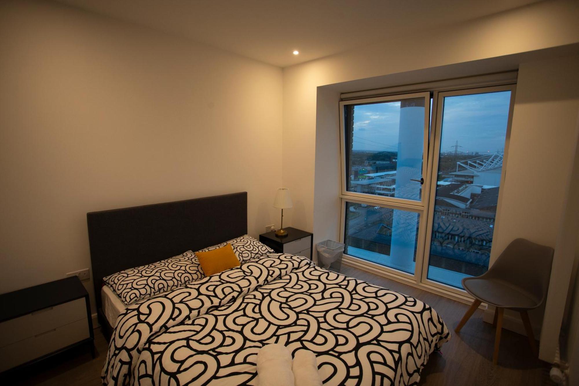 Modern Gem Near Excel & O2 Arena Balcony! * London