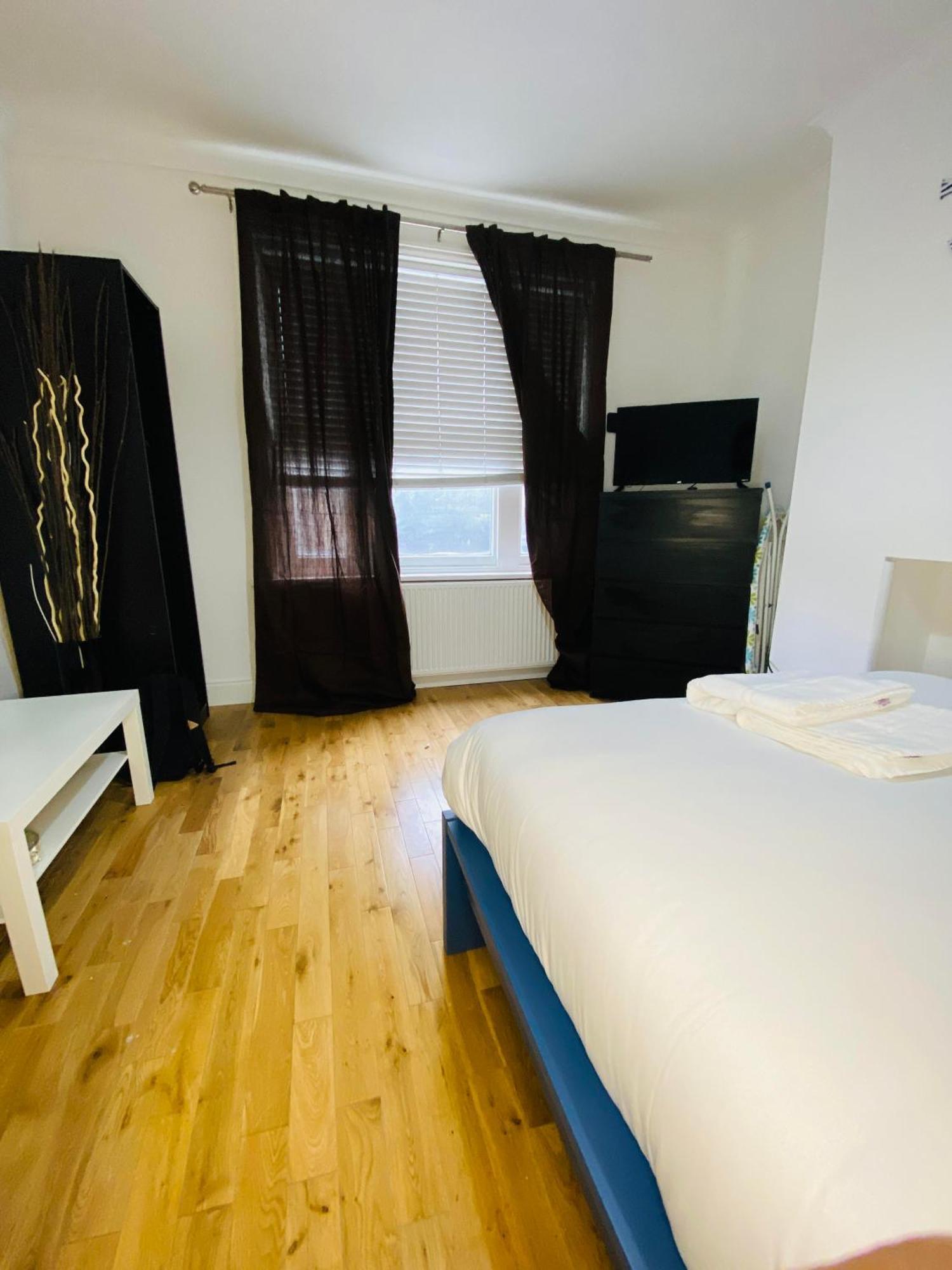 Whitechapel Guest house *