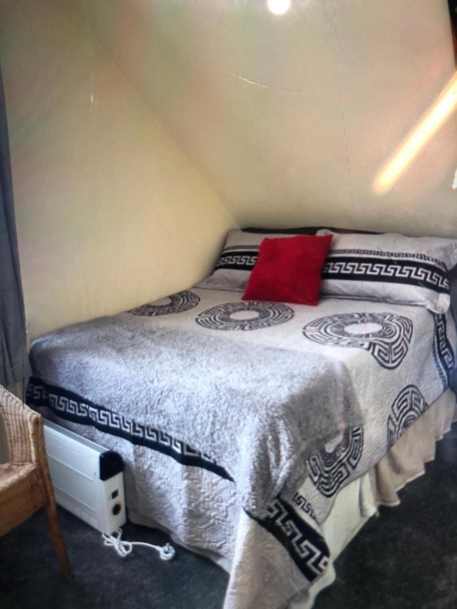 Blue Room, Three * Londen