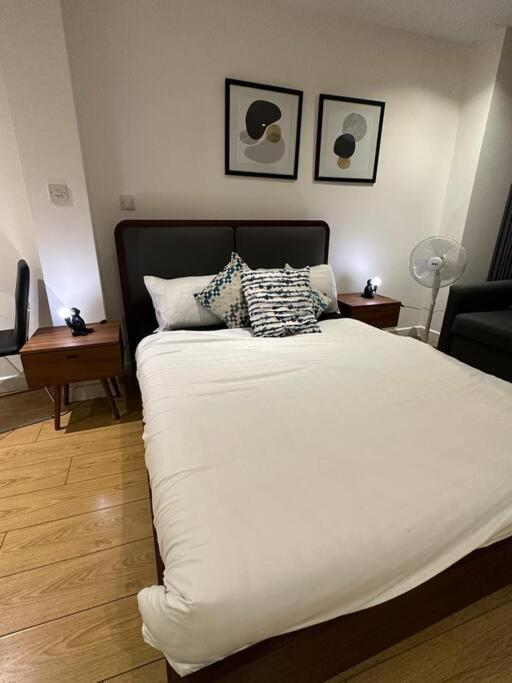 Piccadilly Living 1 Bedroom Flat In Vr11