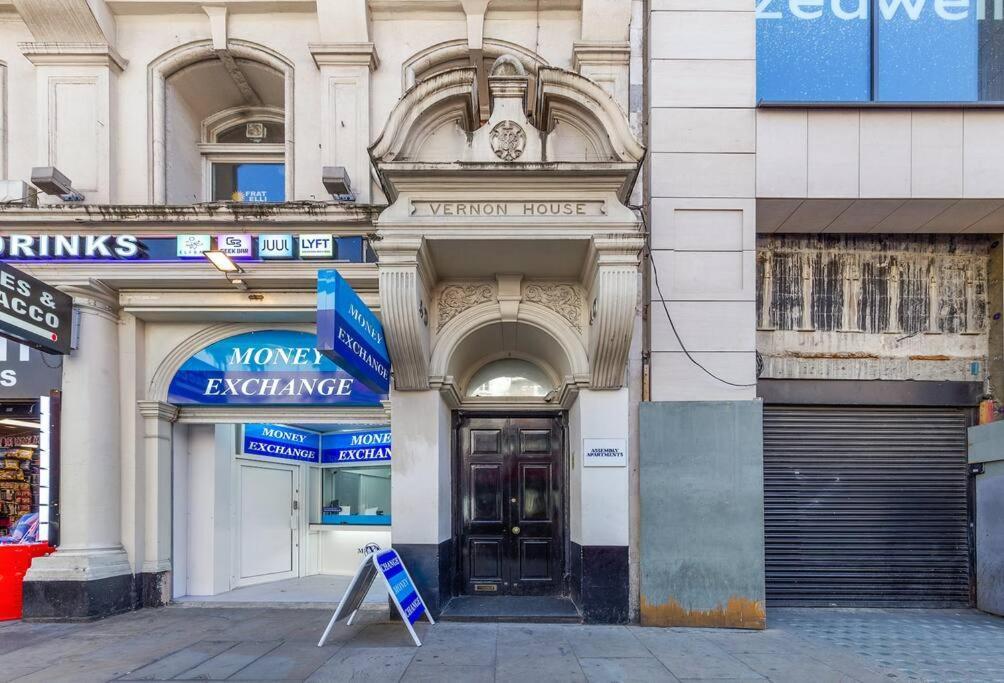 Piccadilly Living 1 Bedroom Flat In Vr11 *