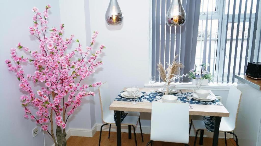 Beautiful In Sussex Gardens Apartment *