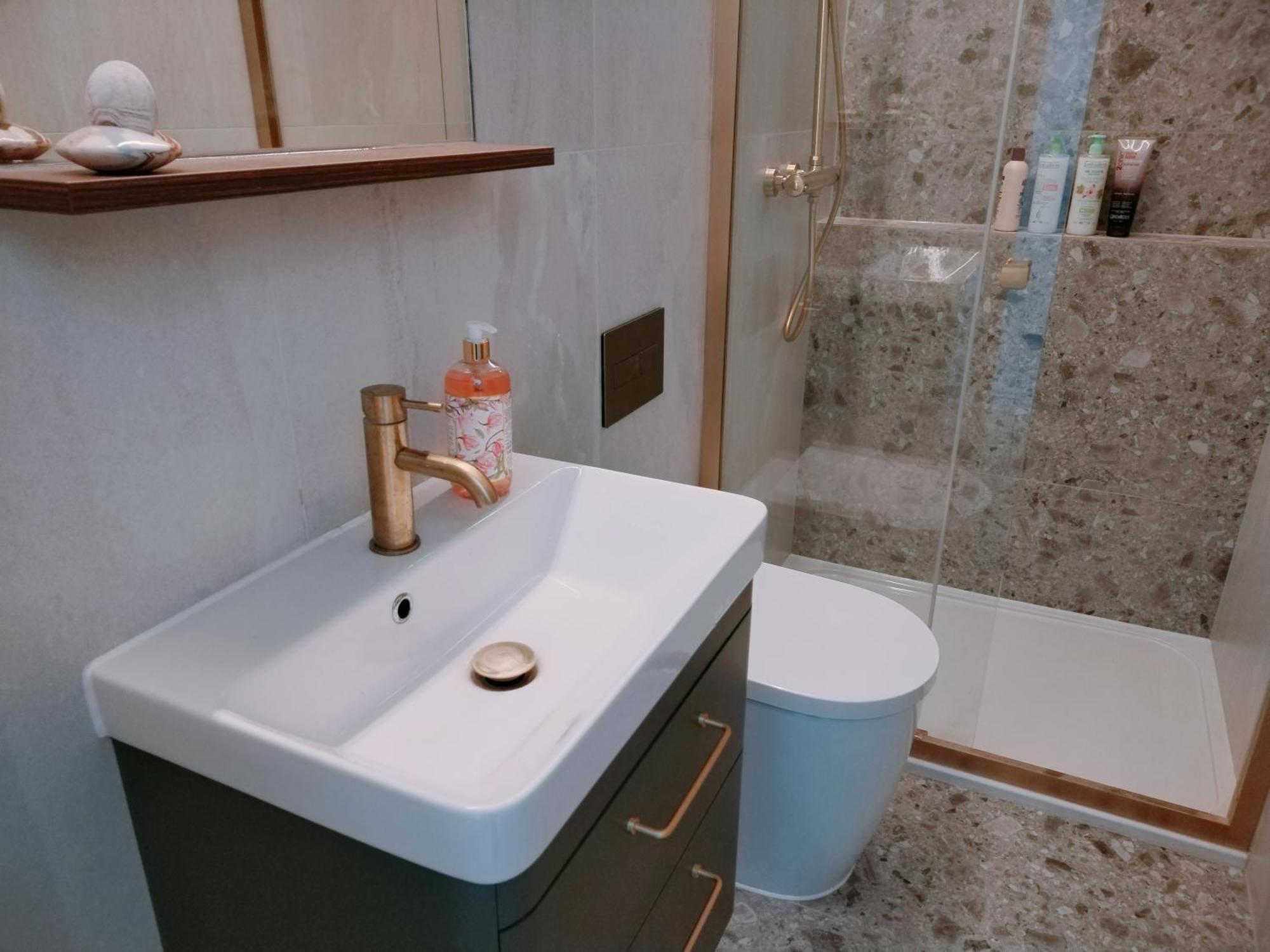 Lejlighed New Refurbished One Bed Flat In The West *