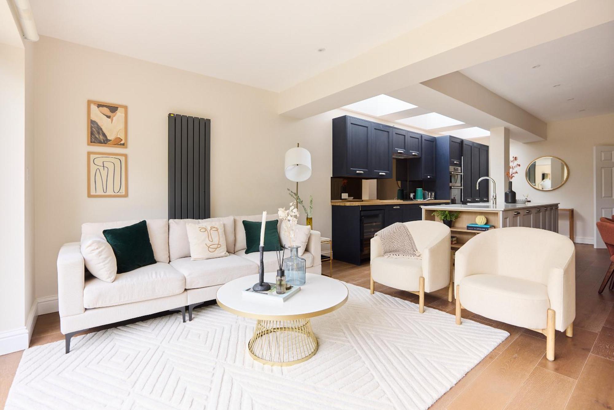 The Brondesbury Park - Sparkling 3bdr Flat With Garden Londen