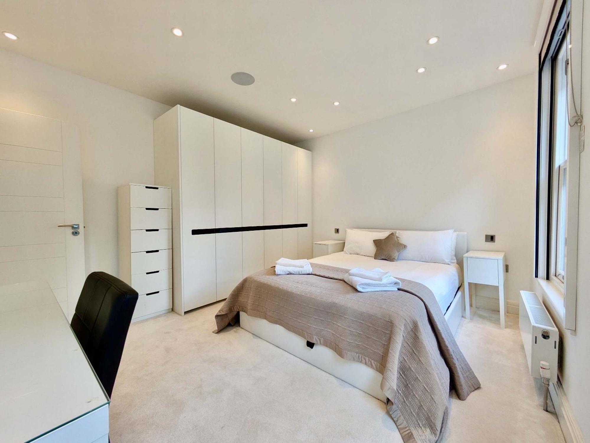 Stunning 2br Flat Nestled In Fitzrovia * Londen