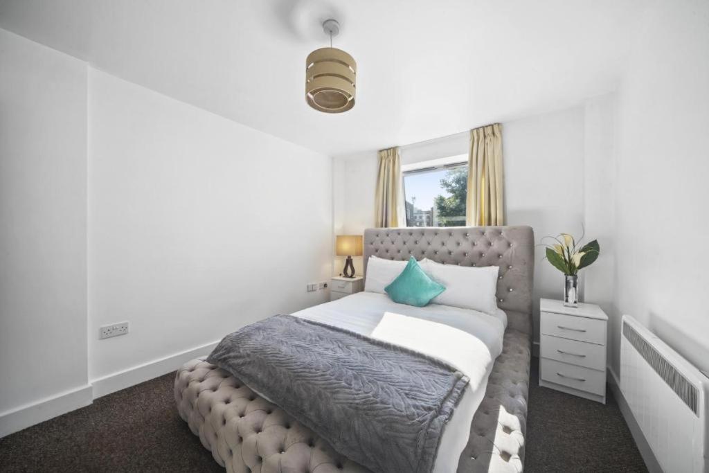 Marx Stylish 1-bed Near Bridge & Tower Bridge - Great Location With Free Parking Appartement Londen