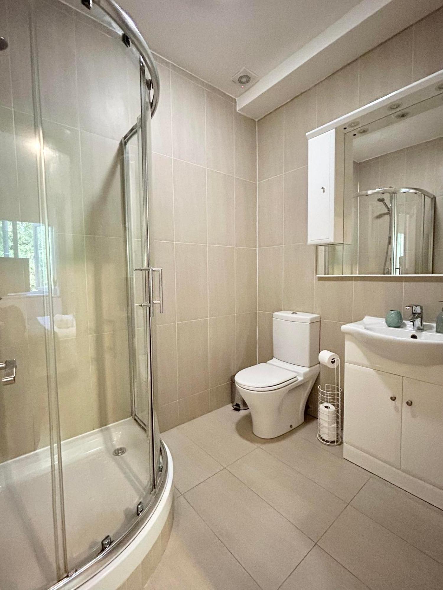 Apartment Olympia London