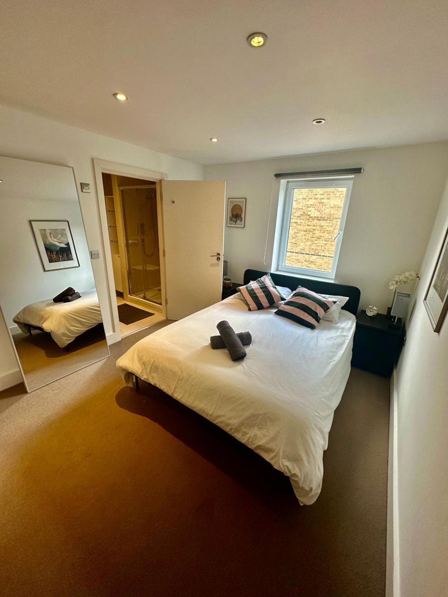 Large, Family Friendly 3-bed Flat In Wood Lejlighed