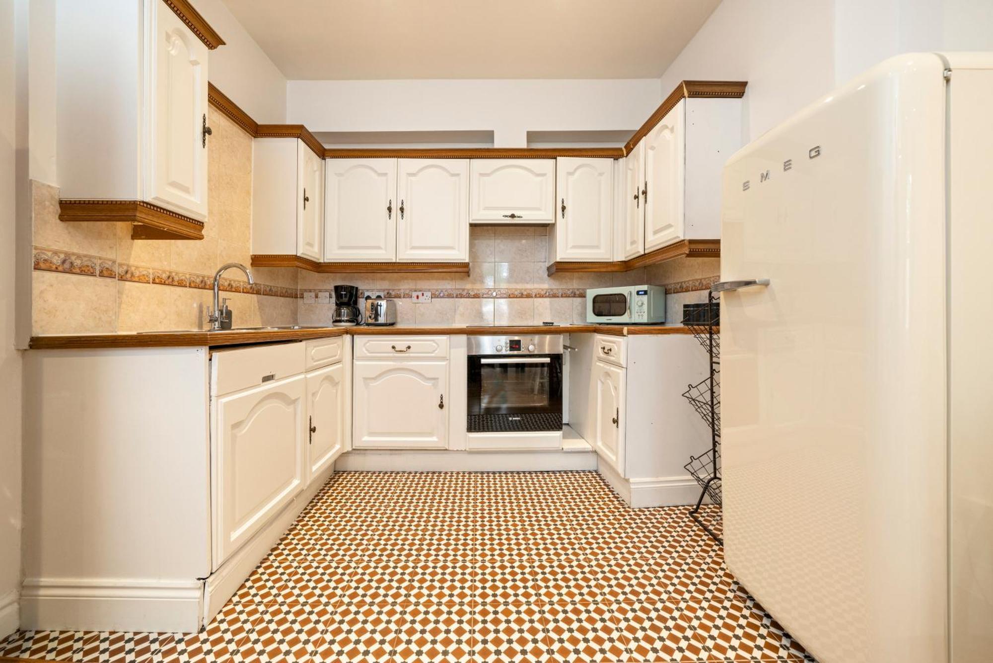 Comfortable 2 Bedroom In Shoreditch Apartment London