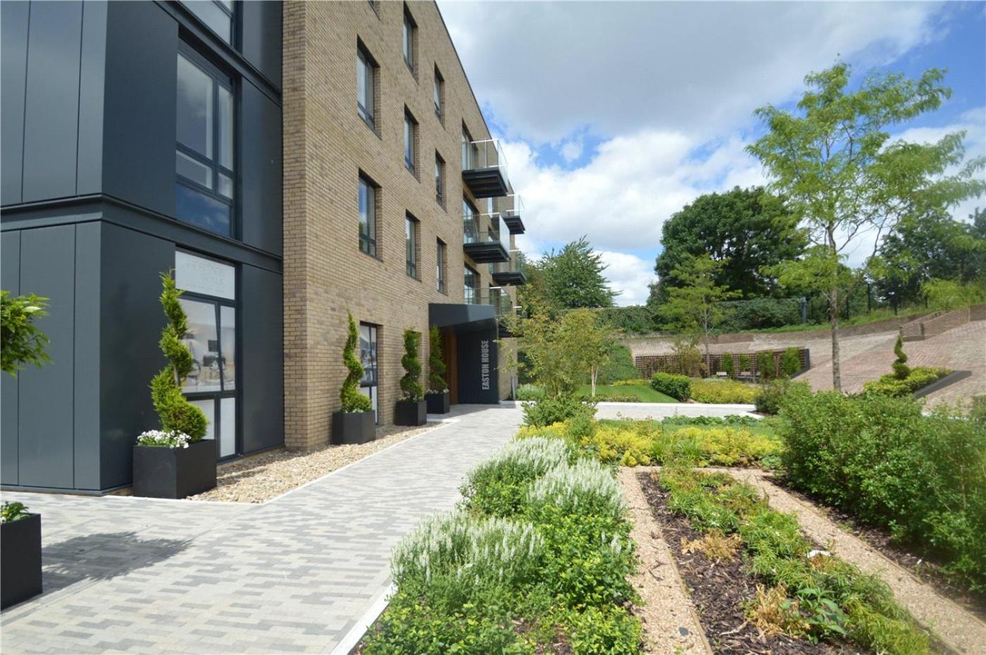 Grand Apartments Kew Gardens Apartment