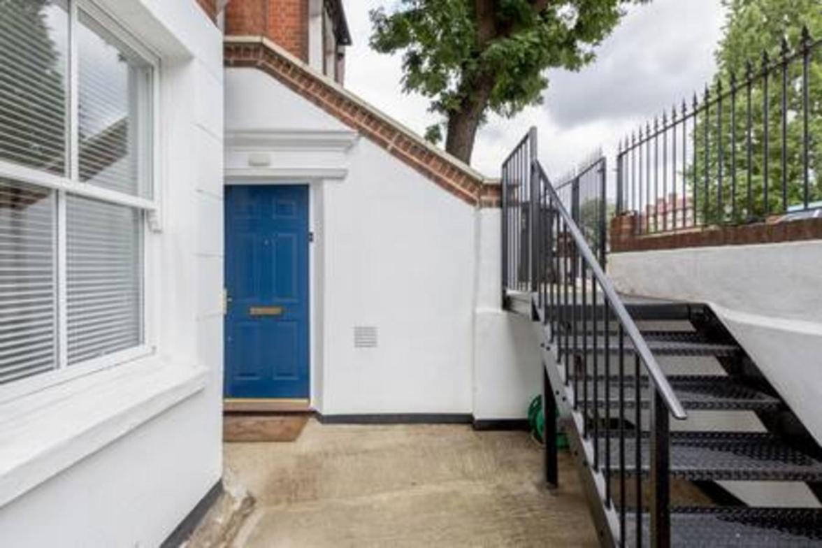 Apartment Large 2bed1.5bath With Garden In Ovalvauxhall London