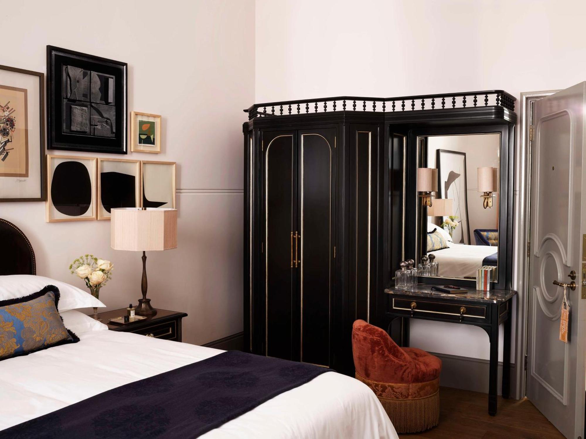 Nomad Hotell 5*