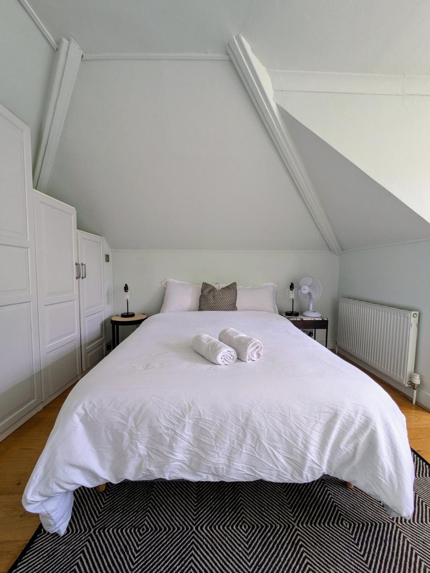 Charming Bright 2-Bed Heritage Flat, Battersea Park, London Londen