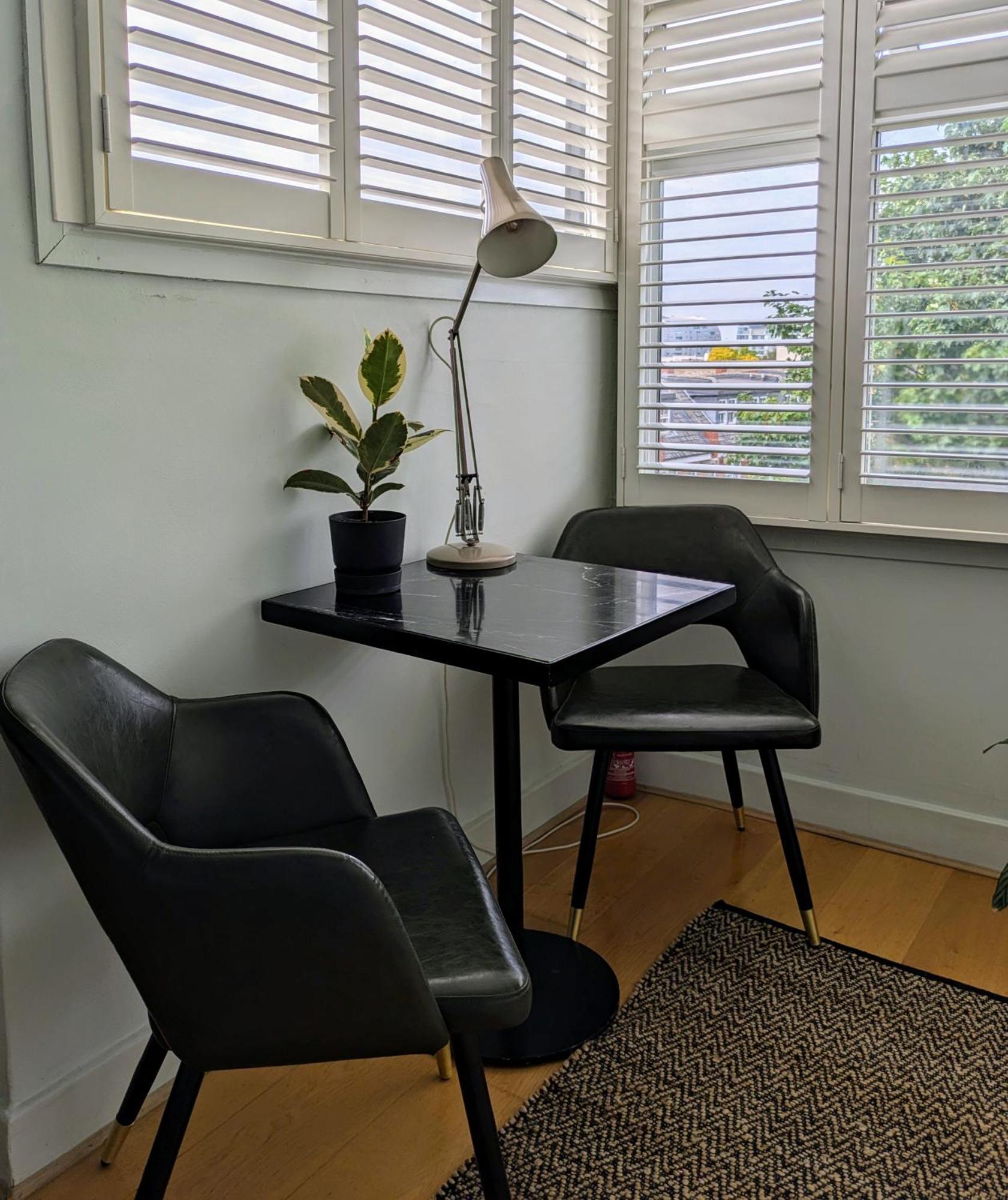 Charming Bright 2-Bed Heritage Flat, Battersea Park, London * Londen