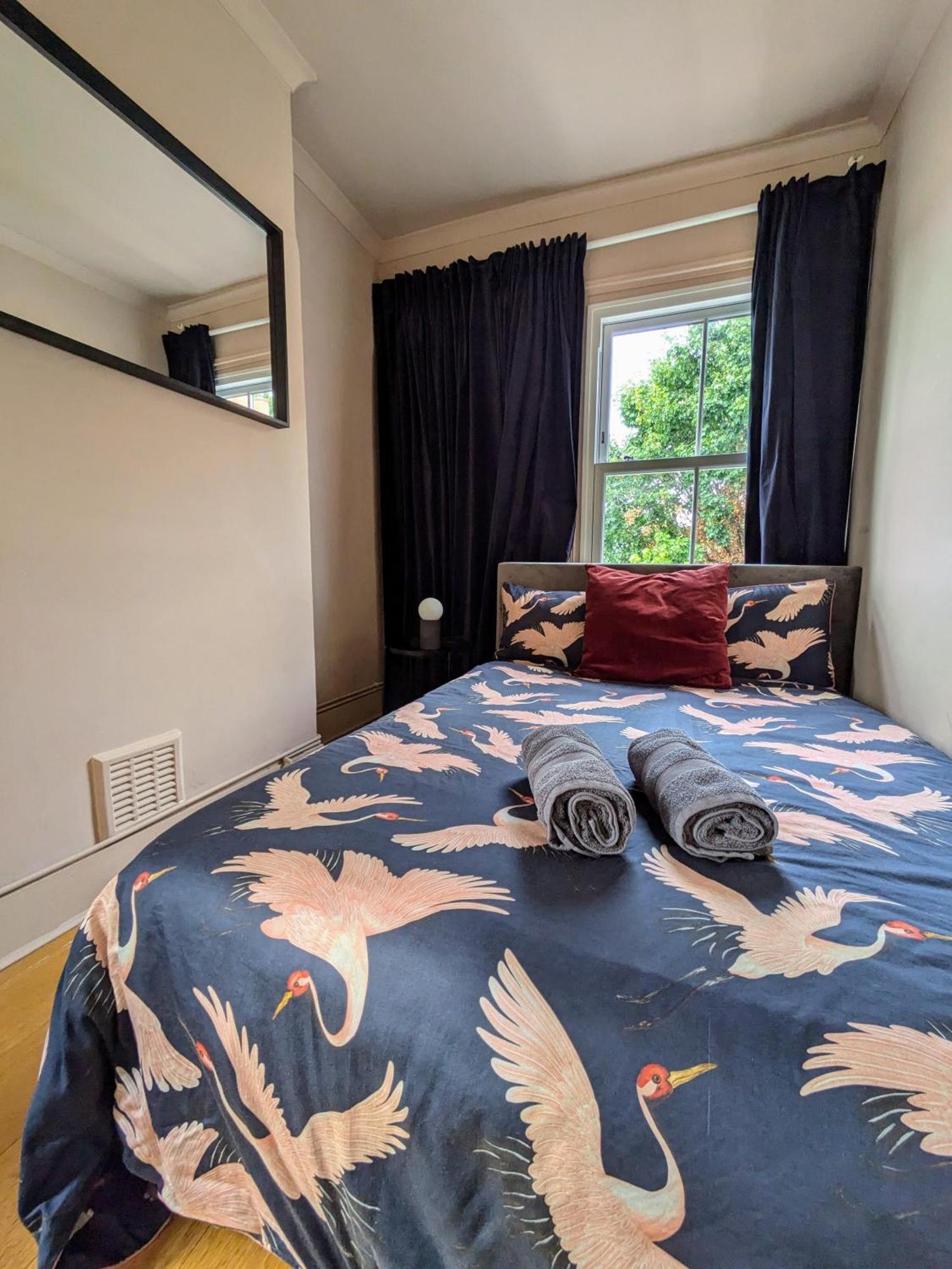 Charming Bright 2-Bed Heritage Flat, Battersea Park, London Londen