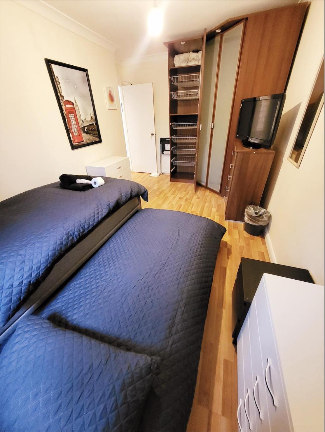 Huge And Affordable 3 Bedroom Flat In Hammersmith For 7 People With Welcome Breakfast Apartment *