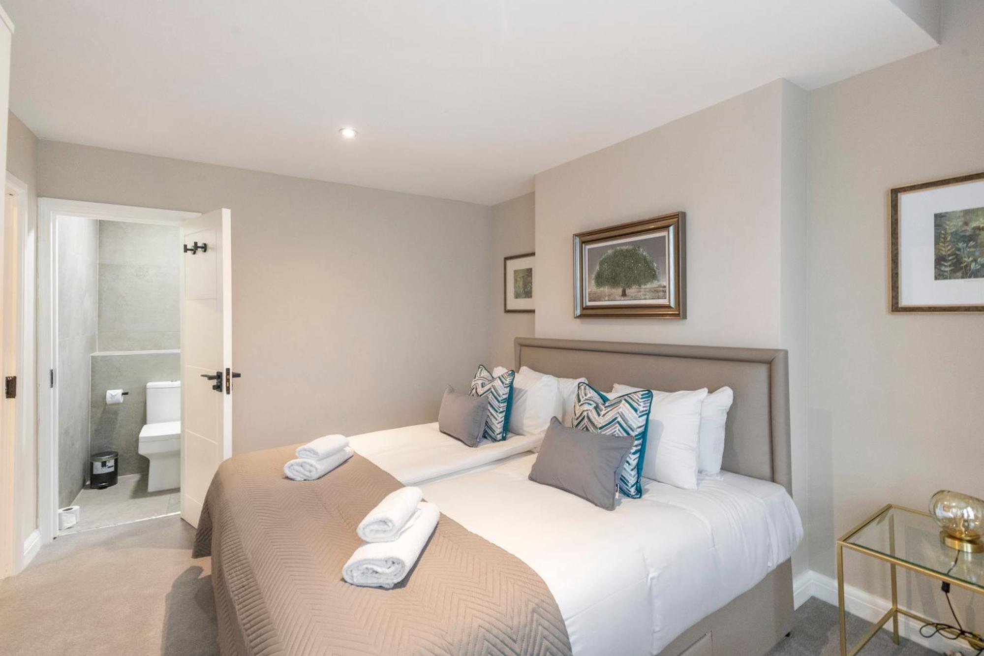 Earthy Elegance Stylish 4br For Urban Escapes Apartment London