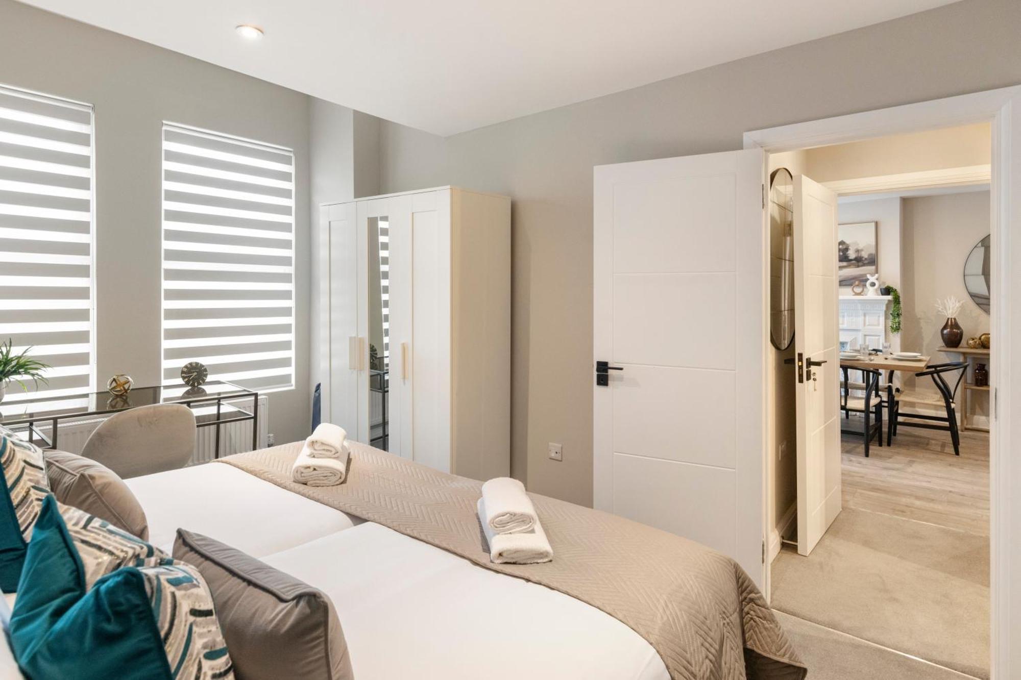 Earthy Elegance Stylish 4br For Urban Escapes Apartment