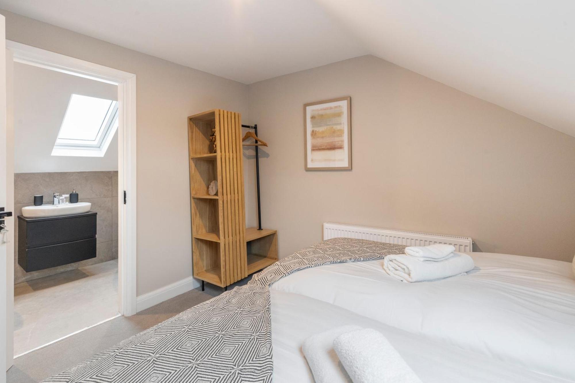 Earthy Elegance Stylish 4br For Urban Escapes *