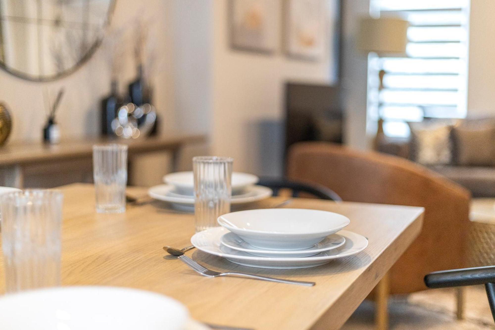 Earthy Elegance Stylish 4br For Urban Escapes Apartment *