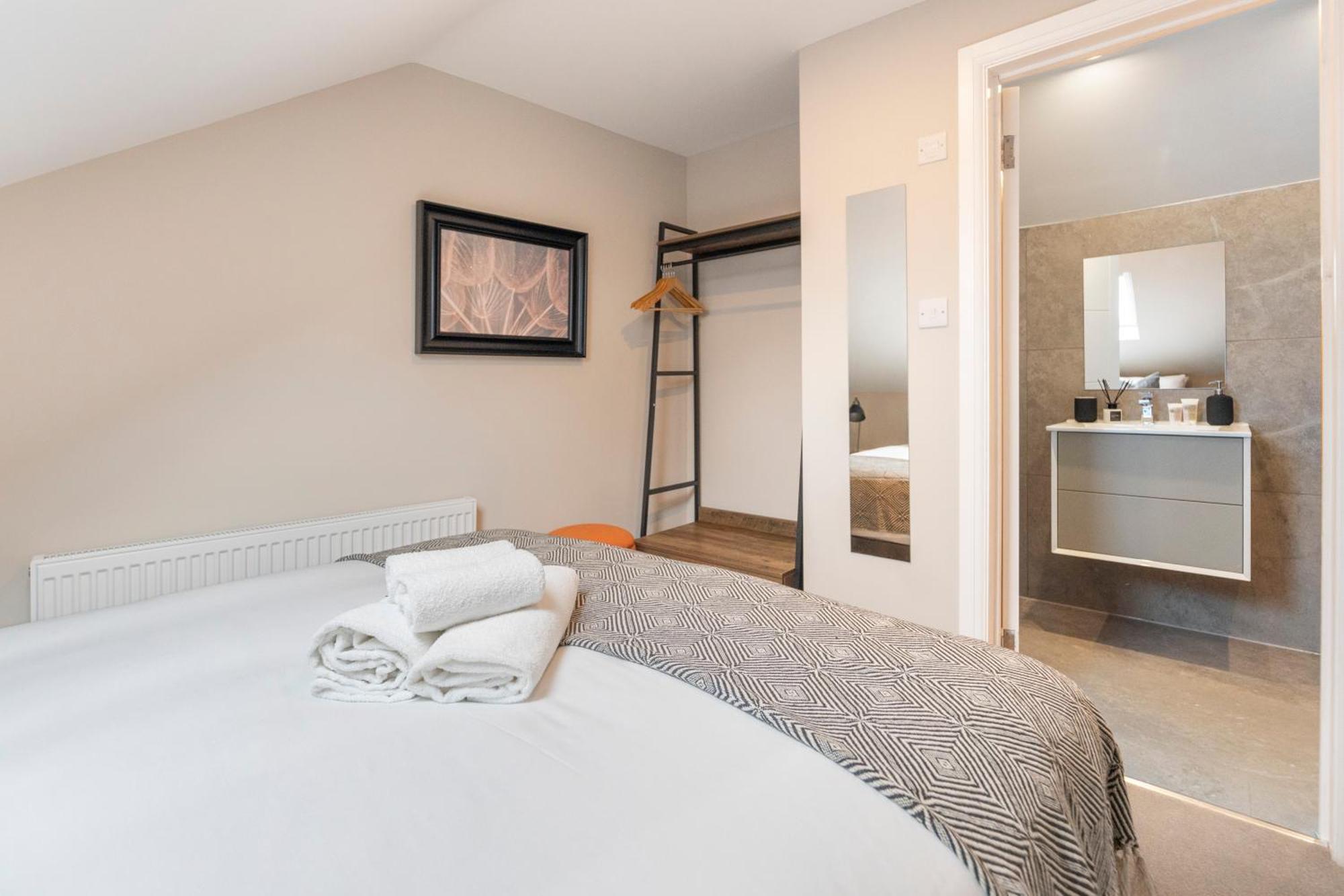 Apartment Earthy Elegance Stylish 4br For Urban Escapes London