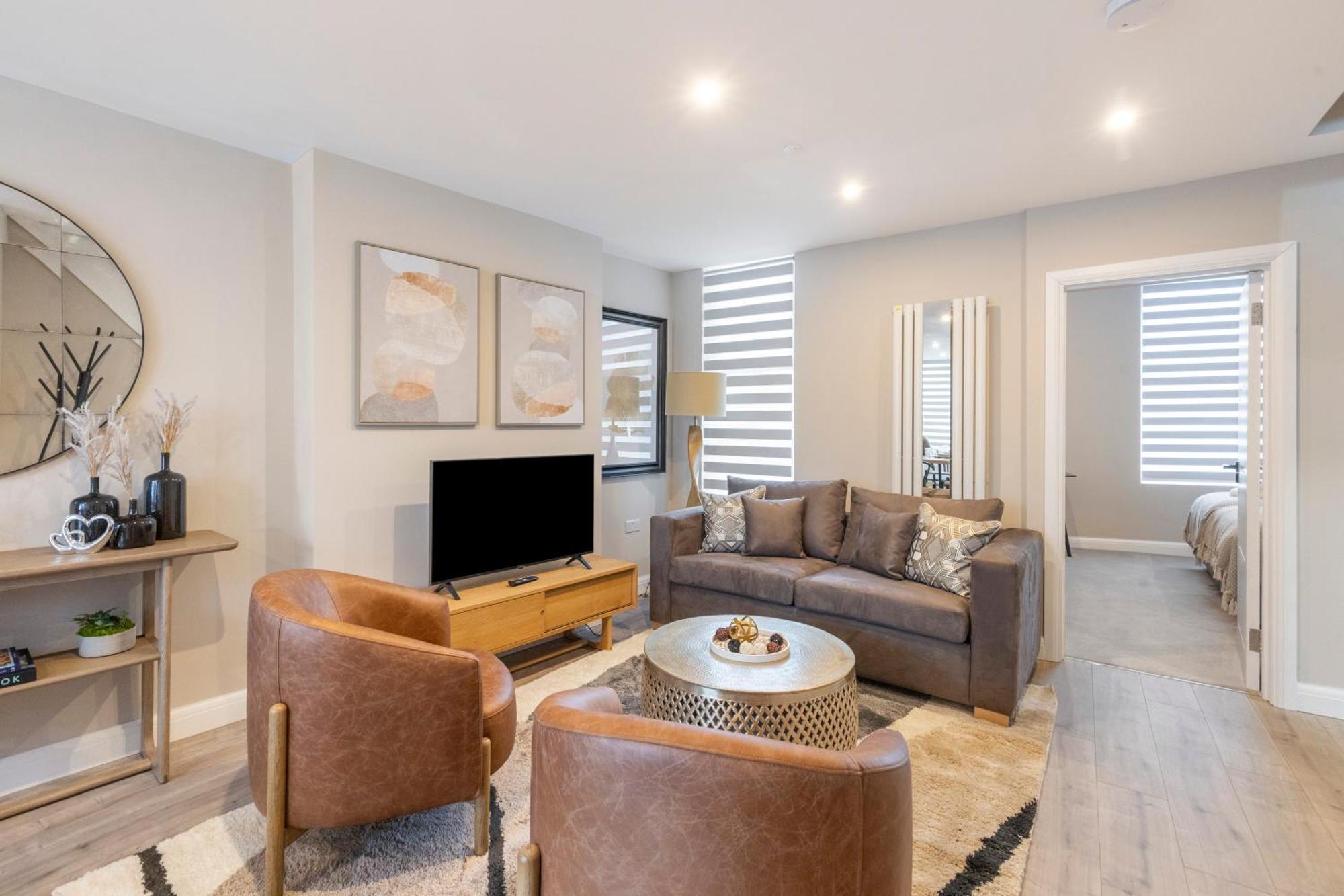Earthy Elegance Stylish 4br For Urban Escapes Apartment *