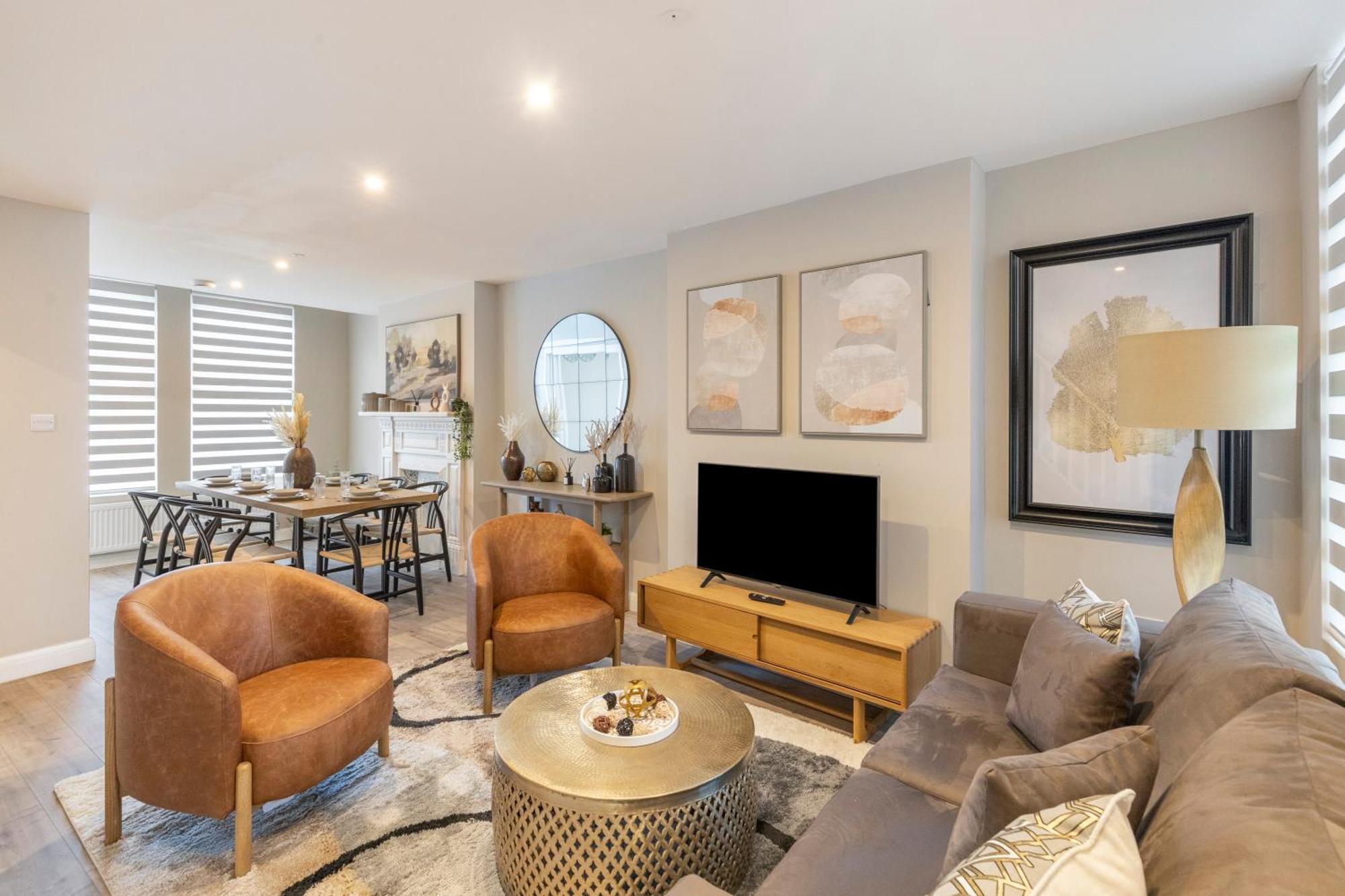 Earthy Elegance Stylish 4br For Urban Escapes London