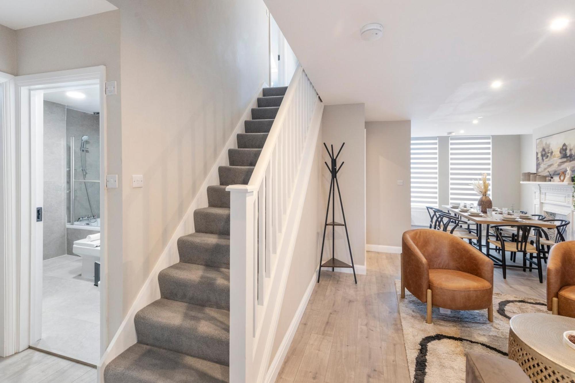 Earthy Elegance Stylish 4br For Urban Escapes