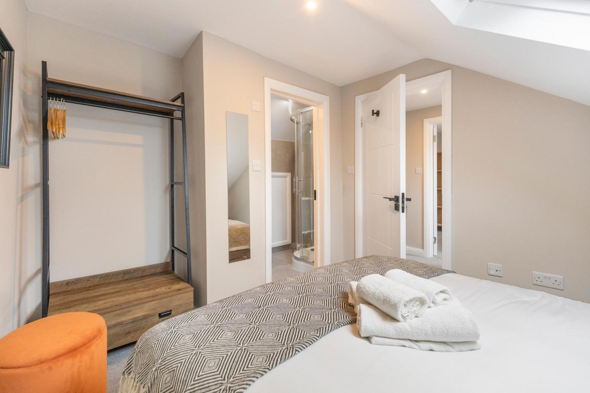 Earthy Elegance Stylish 4br For Urban Escapes Apartment *