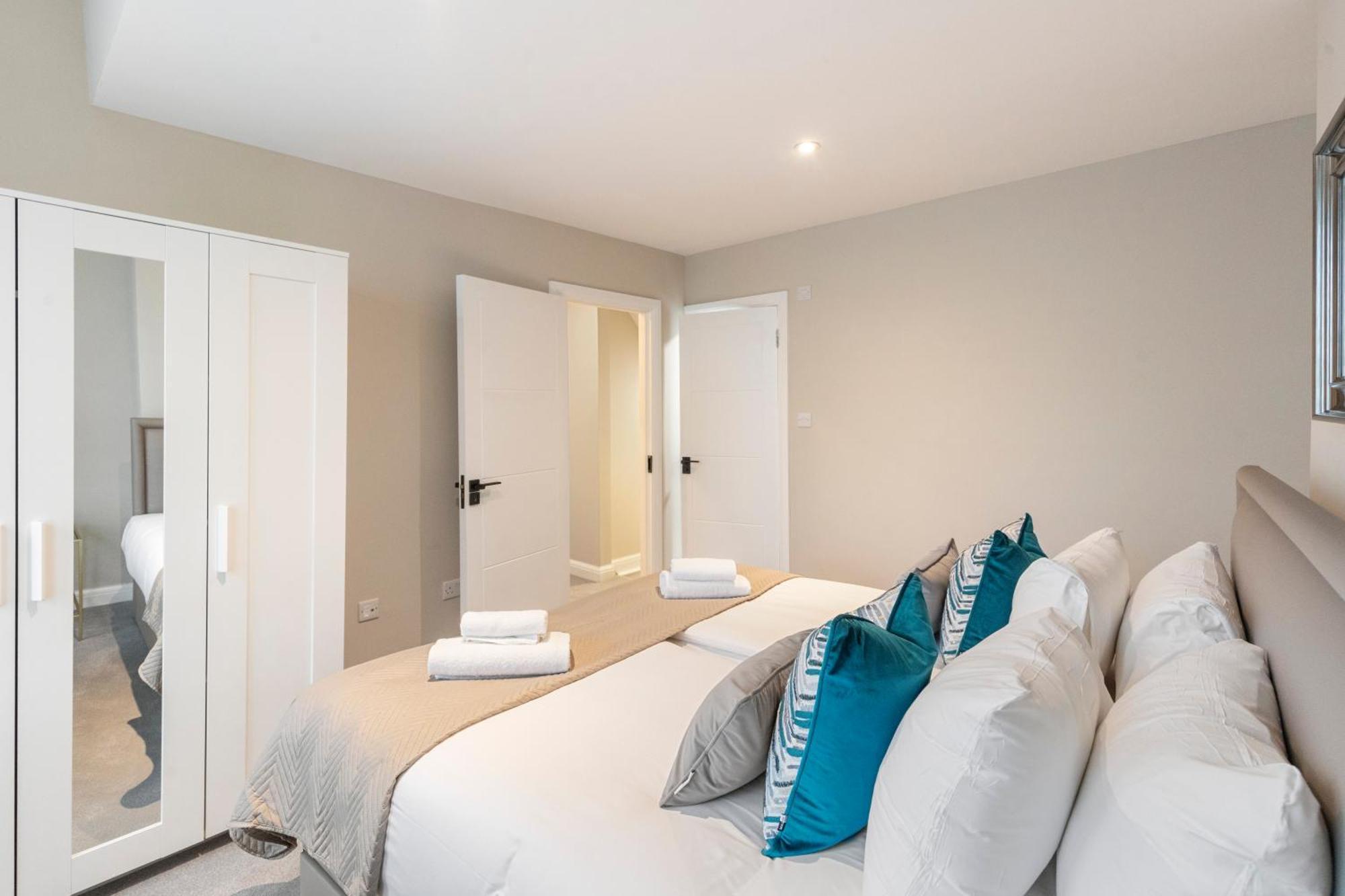 Apartment Earthy Elegance Stylish 4br For Urban Escapes *