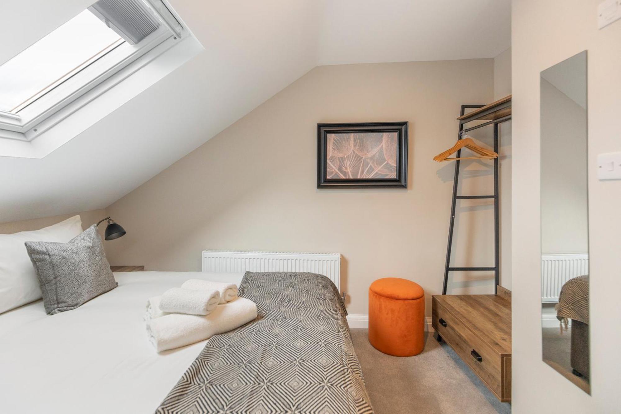 Apartment Earthy Elegance Stylish 4br For Urban Escapes London