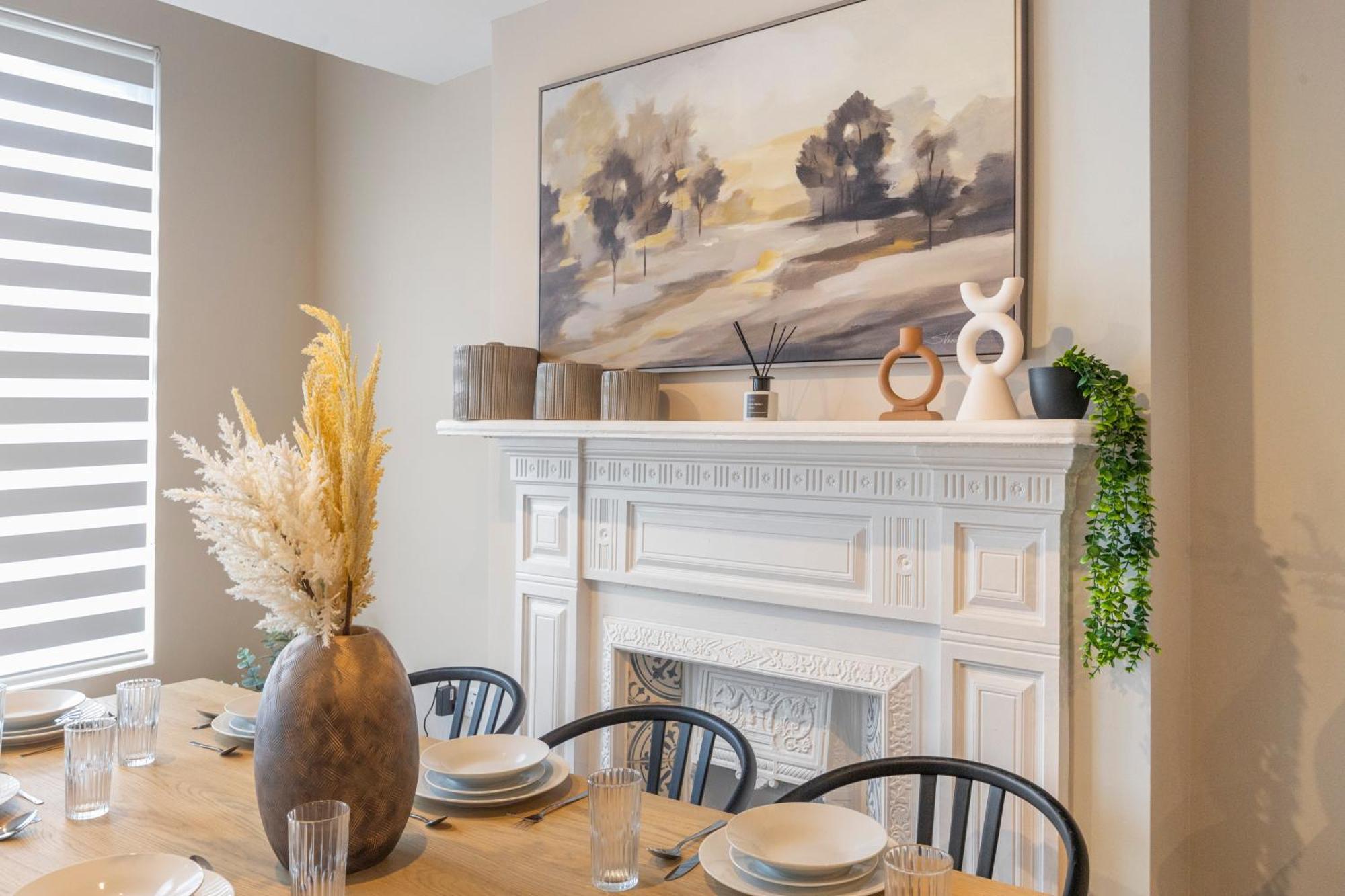 Earthy Elegance Stylish 4br For Urban Escapes Apartment London