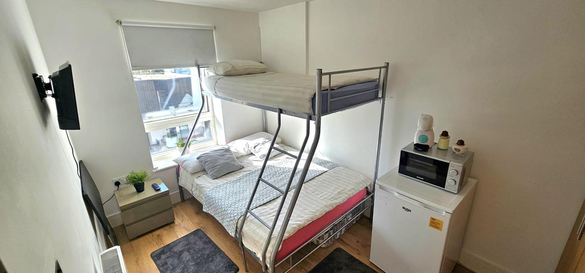 Alpha Apartment *