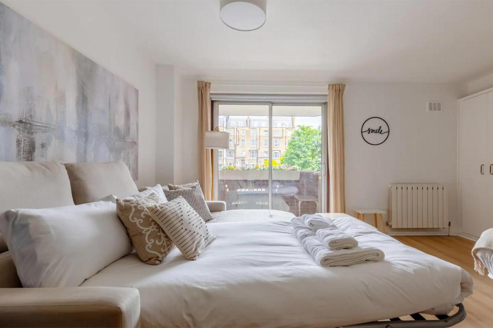Lägenhet Refurbished Kensington With Balcony Near Tube *