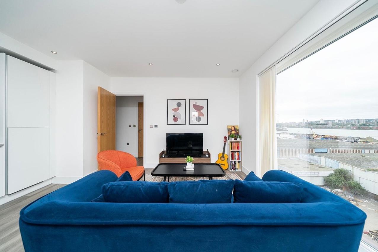 Deluxe Double Bed In Shared Near Canary Wharf, Airport & O2 Arena With Thames View Lägenhet