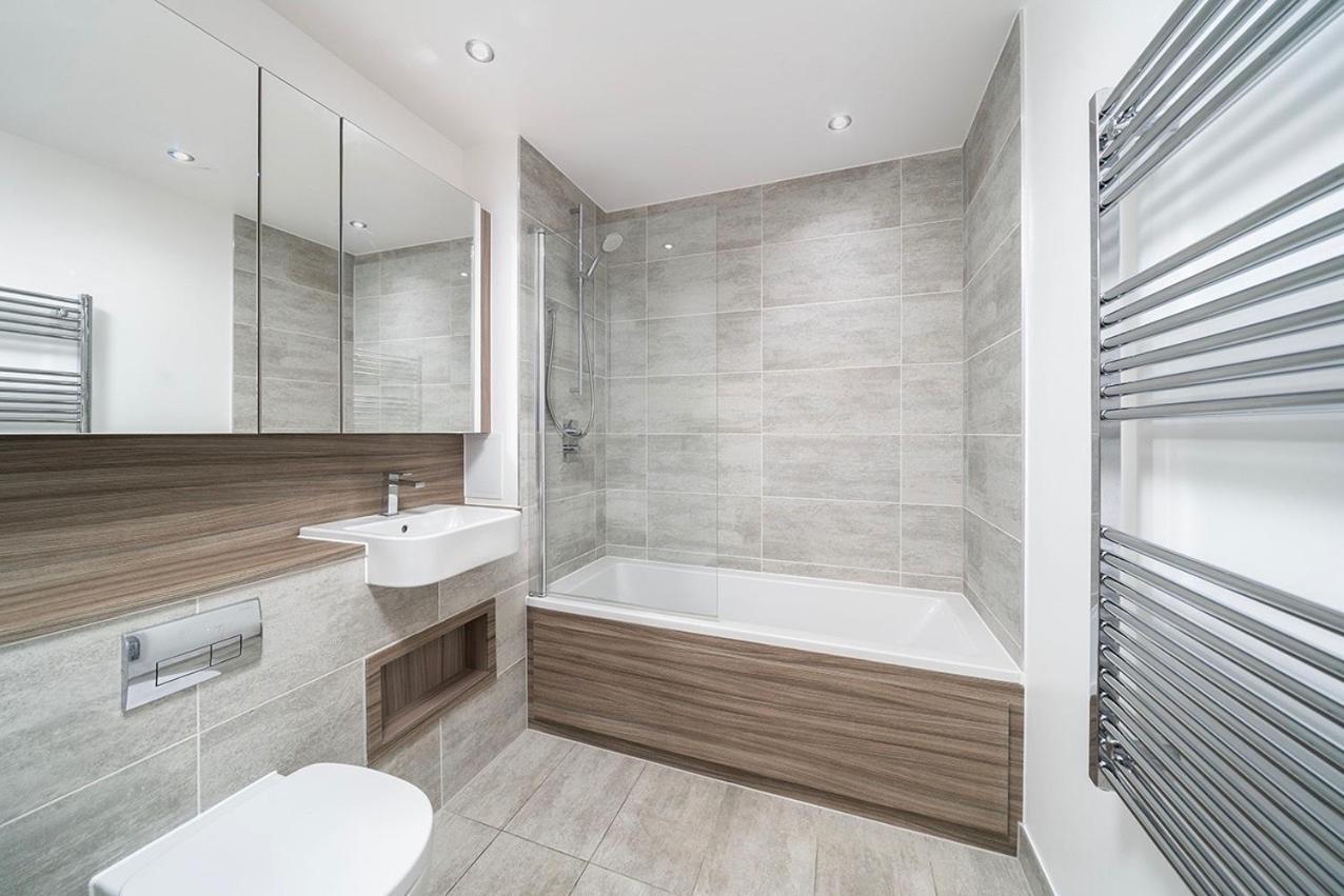 Deluxe Double Bed In Shared Near Canary Wharf, Airport & O2 Arena With Thames View Lägenhet *