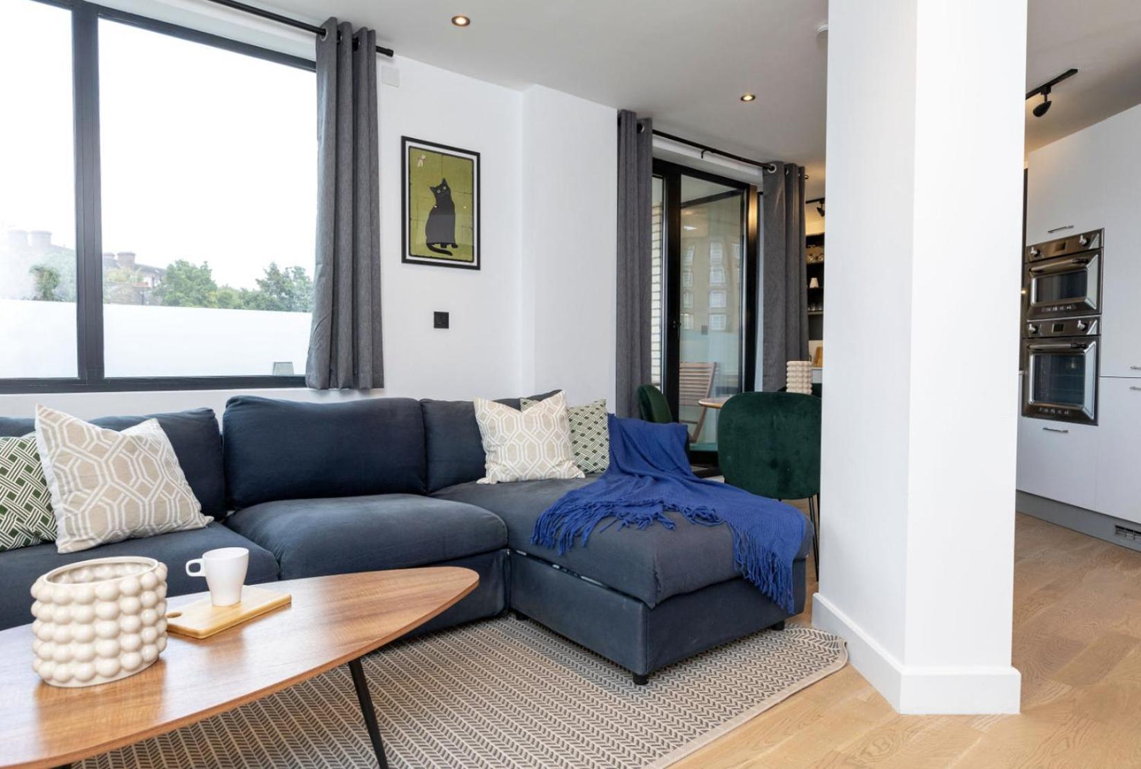Modern Flat With Private Balcony Lift Access Apartment