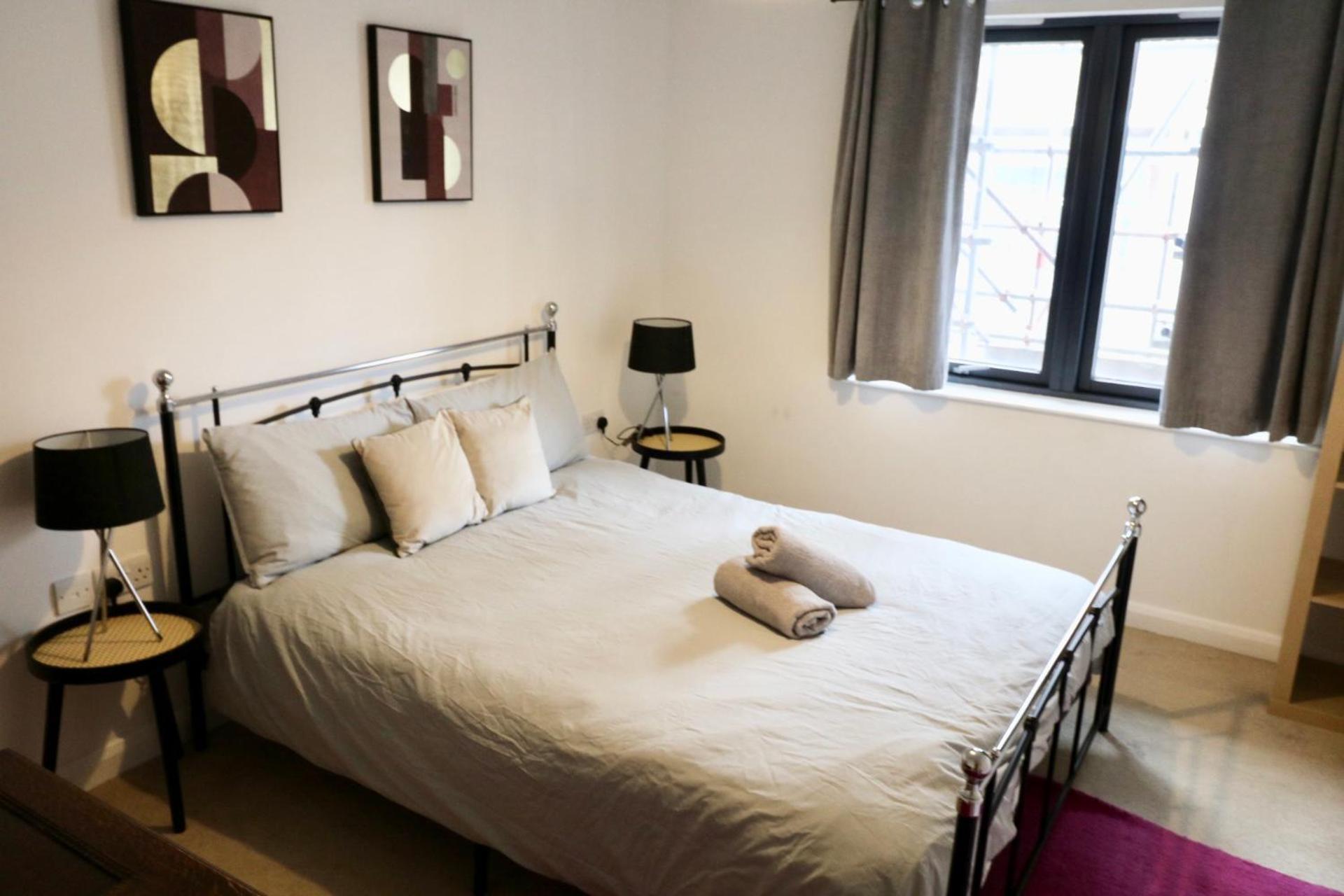 Modern 2 Bed Close To Station Lejlighed