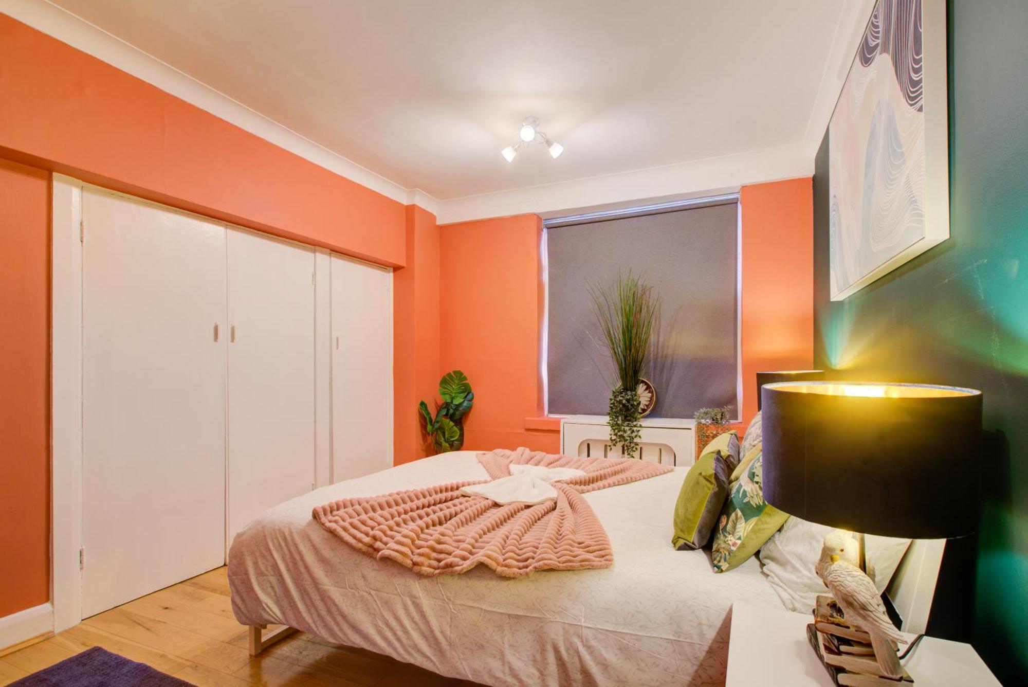 2 Bedroom Edgware Road Paddington Apartment