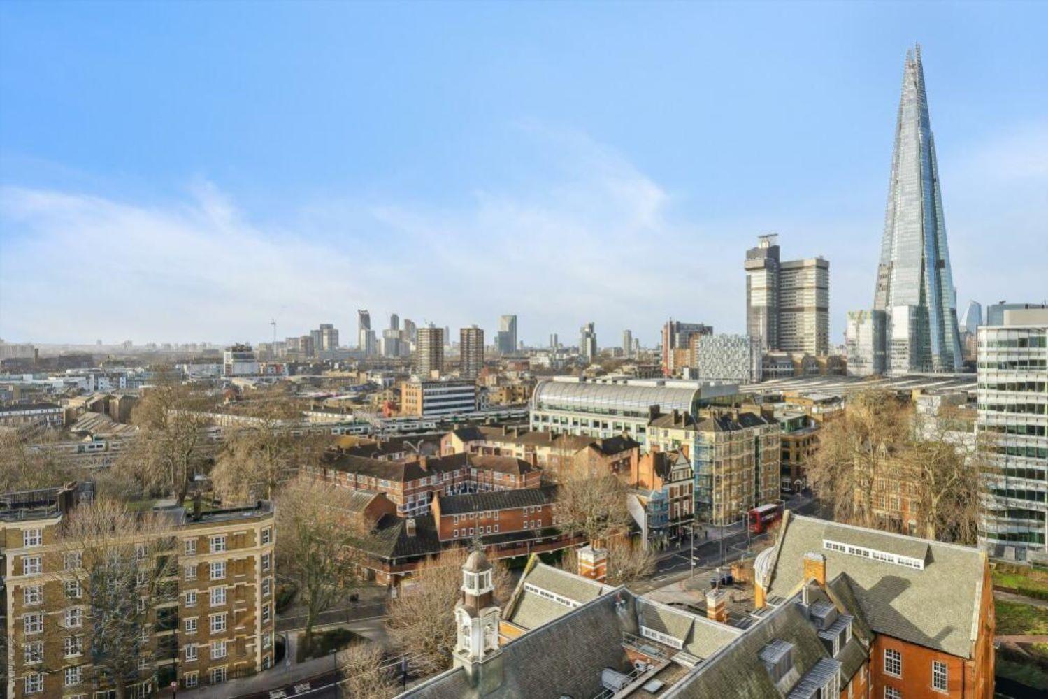 Stunning Duplex Penthouse Over 2200 Sq Ft Sleeps 8 With Jacuzzi Rooftop Views Of The City * London