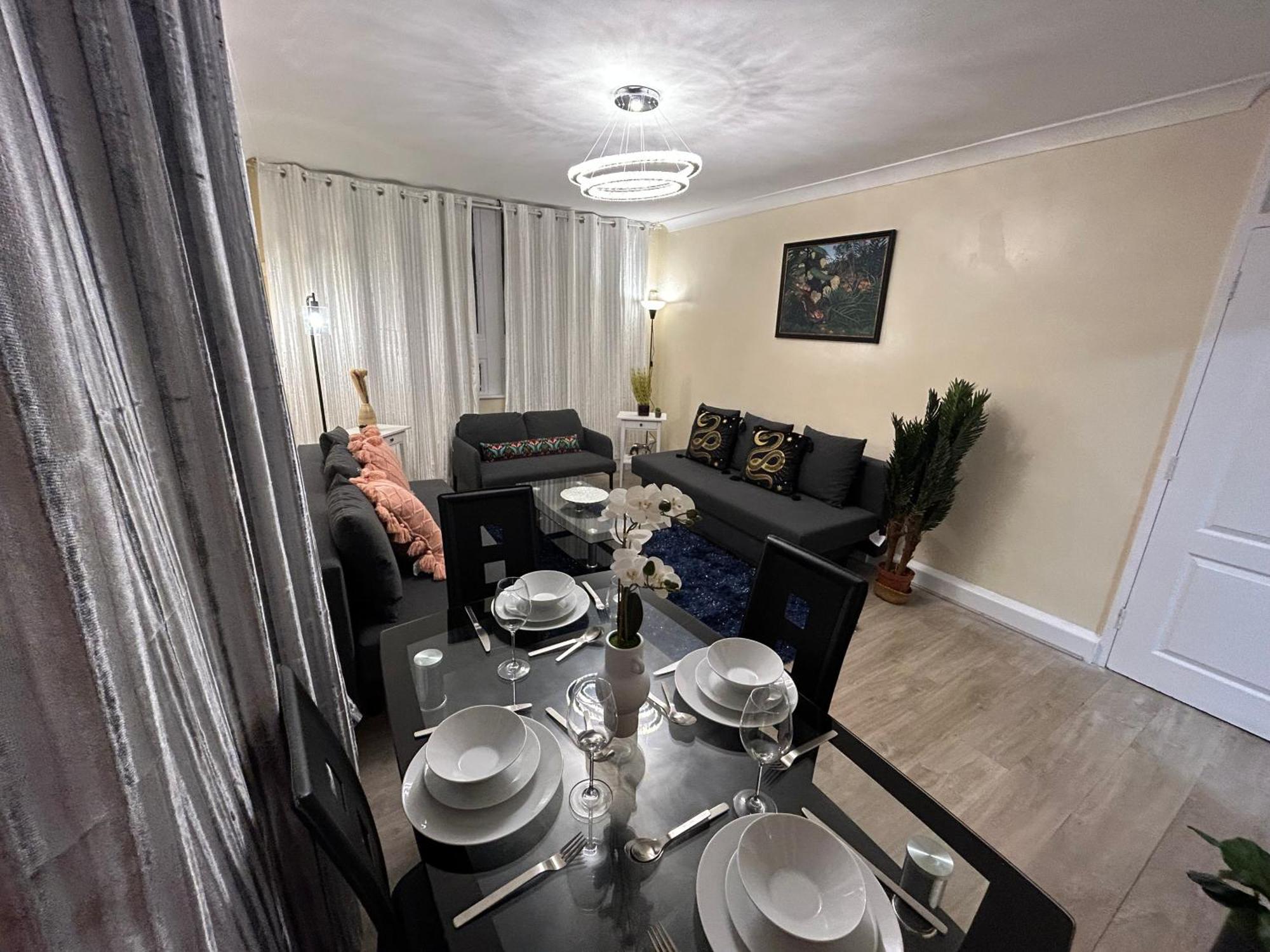 Posh 2 Bedroom Living Kitchen 2 Bathroom * London